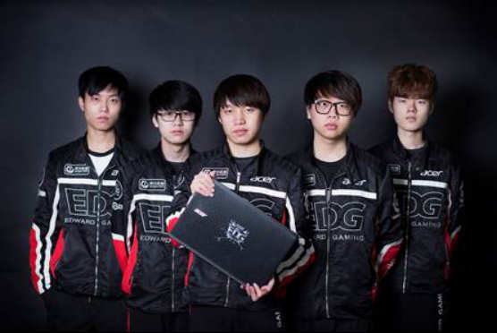 在禁区前沿 在禁区前沿